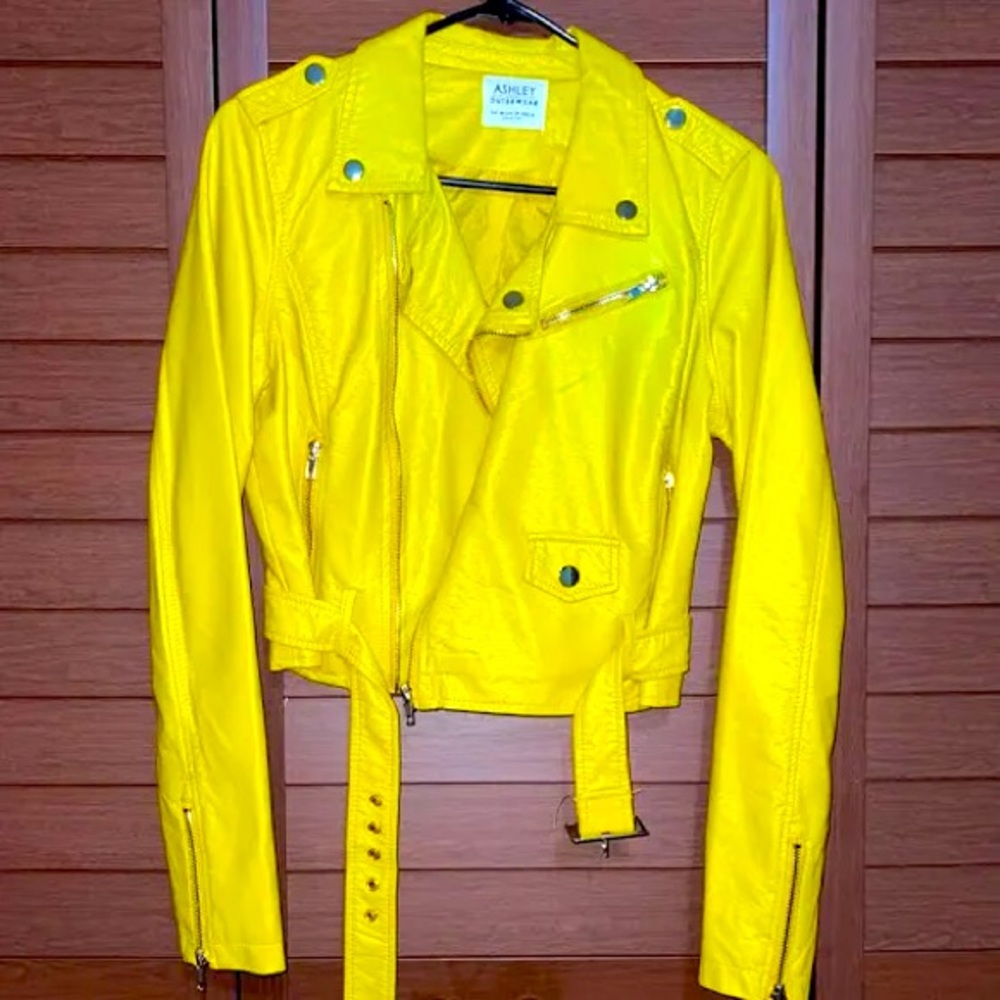 Ashley by 26 International Jacket Cropped Tommy Girl Leather Jacket